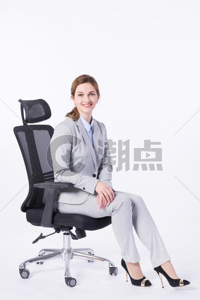坐着的外国商务女性图片素材免费下载