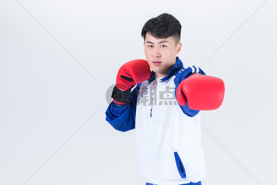 男性学生拳击运动图片素材免费下载