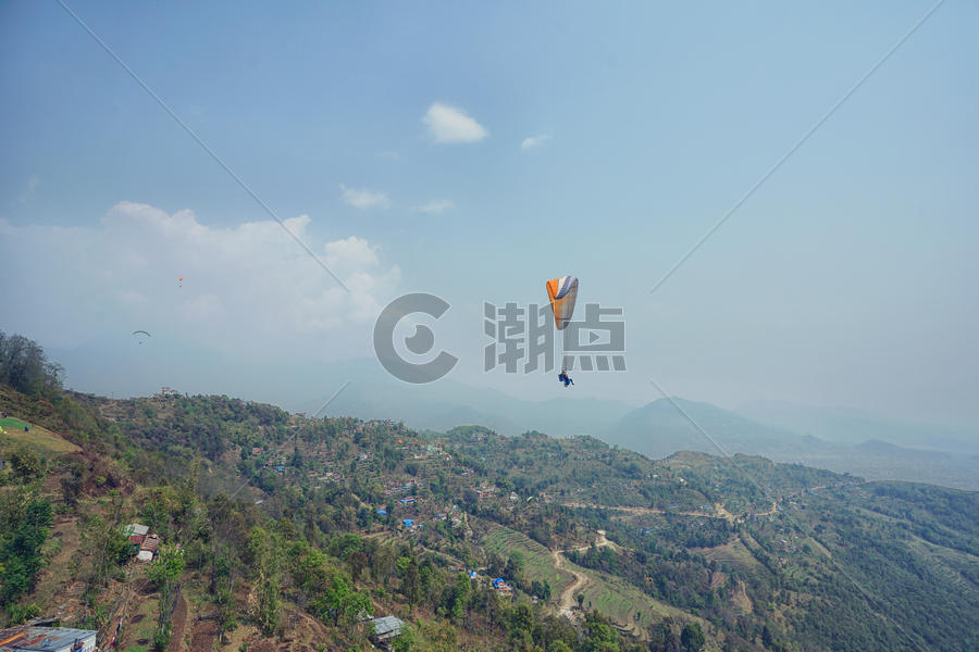 尼泊尔博卡拉滑翔伞航拍图片素材免费下载