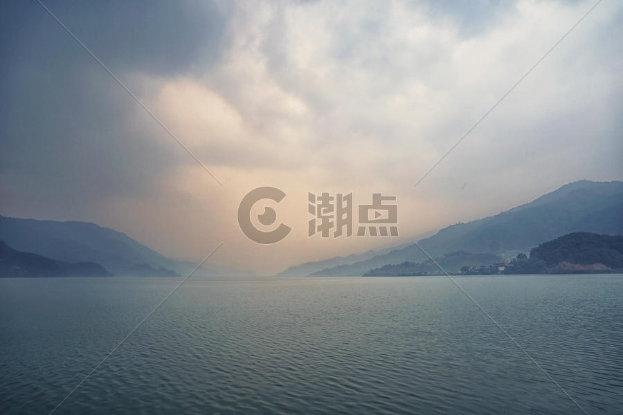 尼泊尔费瓦湖落日图片素材免费下载