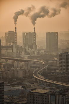 烟雾下的现代城市大连图片素材免费下载