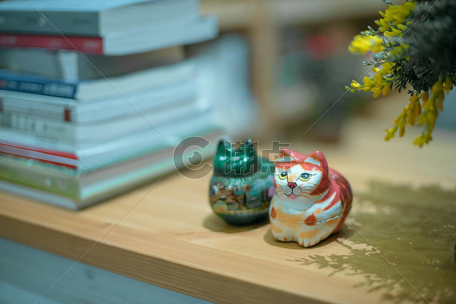 瓷质小猫图片素材免费下载