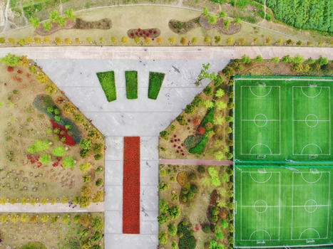 俯瞰城市公园足球场图片素材免费下载