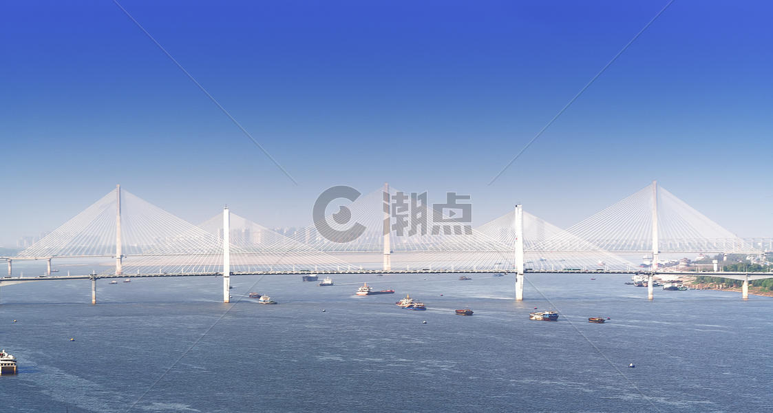 蓝天下武汉长江上的桥梁图片素材免费下载