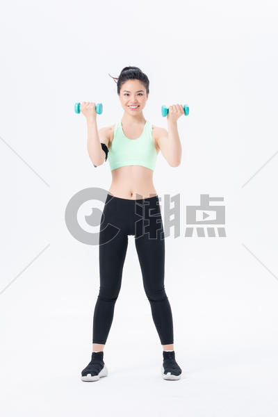 年轻女性哑铃健身锻炼图片素材免费下载