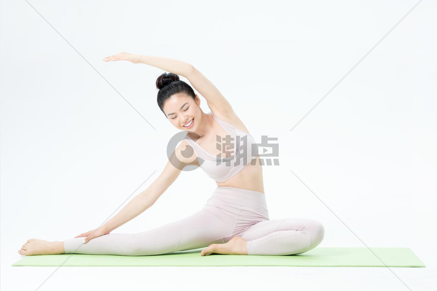 年轻女性瑜伽动作图片素材免费下载