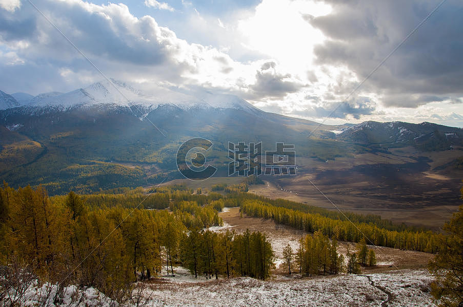 新疆禾木秋景图片素材免费下载