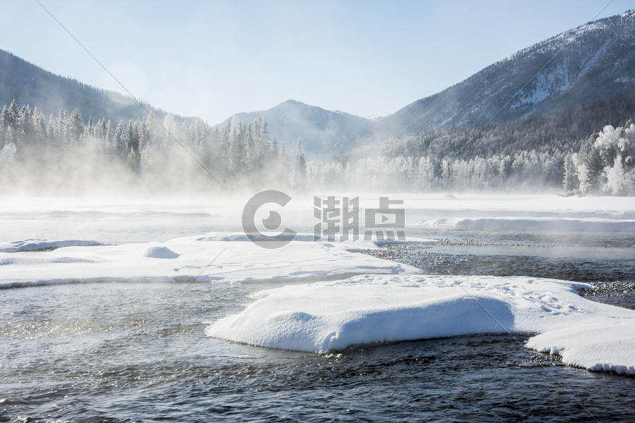 新疆喀纳斯冬季美景图片素材免费下载