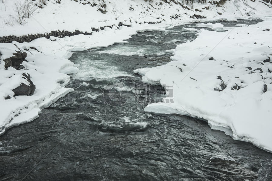 新疆天山冬季河流图片素材免费下载
