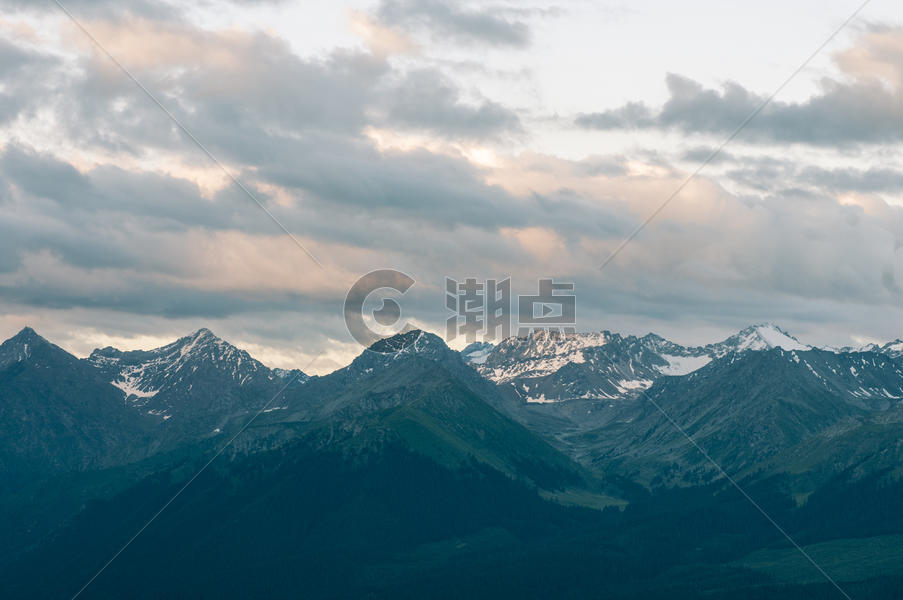 新疆天山山野雪峰图片素材免费下载