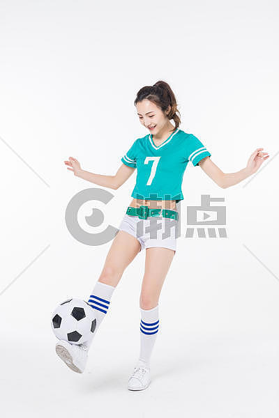 玩球的足球宝贝图片素材免费下载