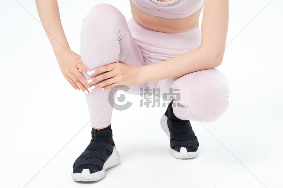 运动健身女性小腿疼痛图片素材免费下载