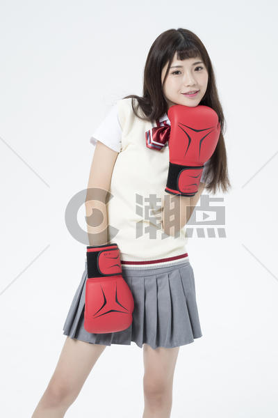戴着拳击手套的女学生图片素材免费下载