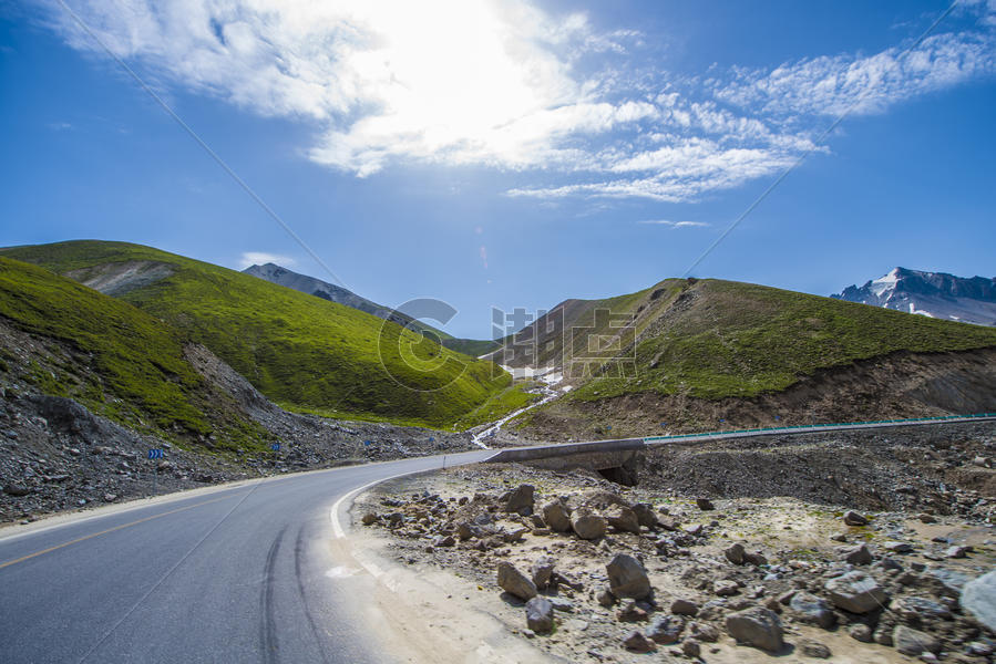新疆独库公路高速路图片素材免费下载