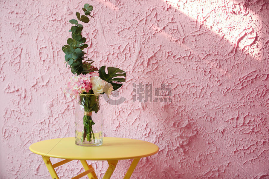 粉色墙壁花瓶图片素材免费下载