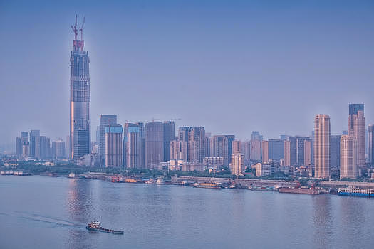 武汉长江边中国第一高楼636米图片素材免费下载