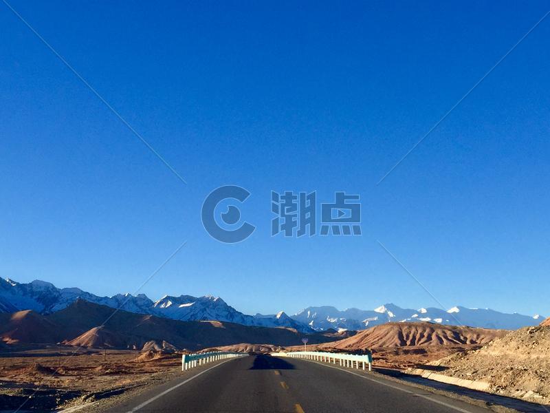 新疆乌恰斯姆哈纳道路图片素材免费下载