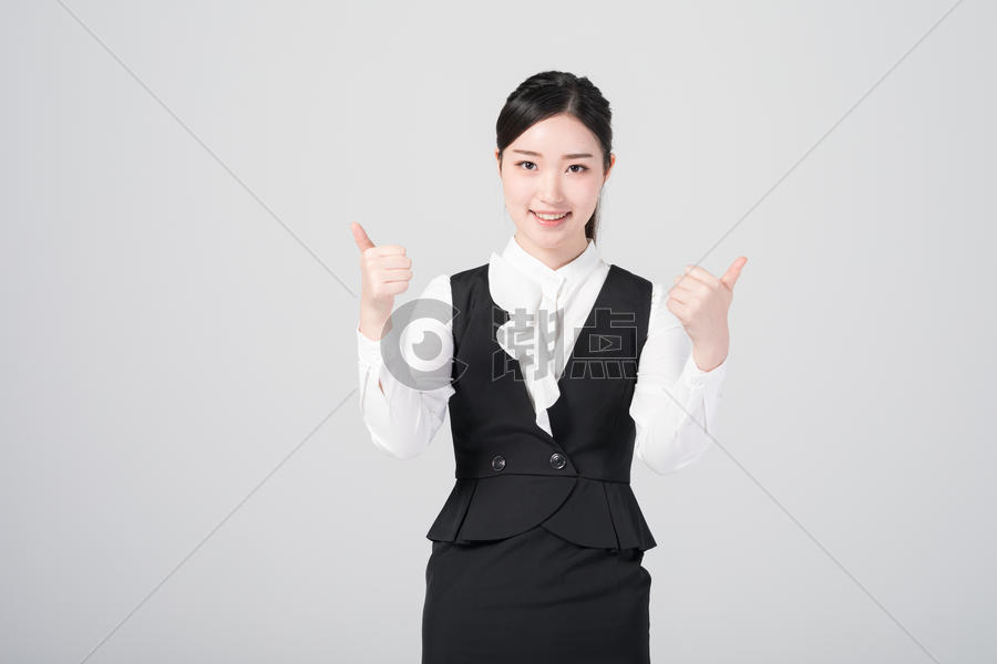 职场女性微笑点赞竖大拇指图片素材免费下载