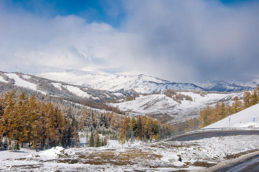 新疆阿尔泰山秋景雪景图片素材免费下载