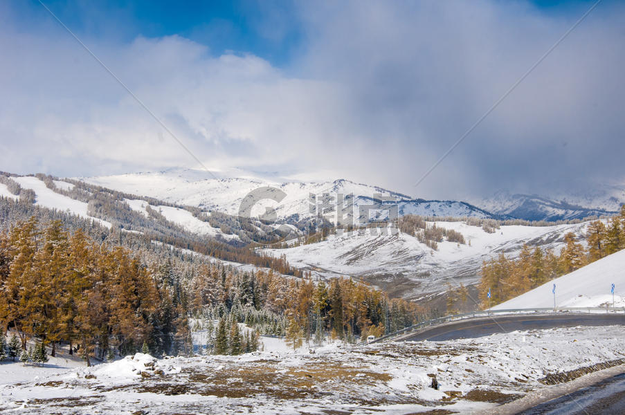 新疆阿尔泰山秋景雪景图片素材免费下载