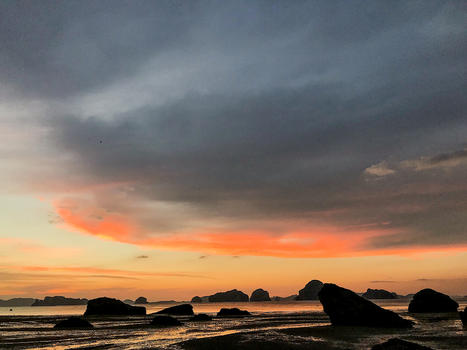 夕阳下的海滩图片素材免费下载