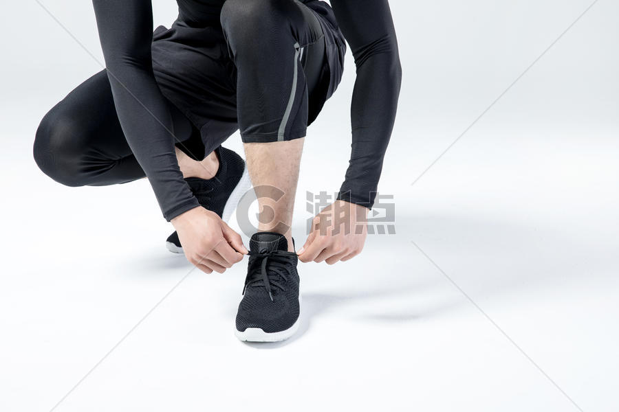 运动人像男性系鞋带图片素材免费下载
