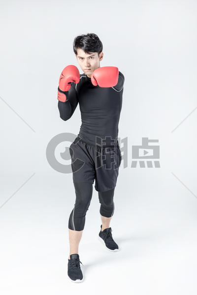 运动男性人像拳击手套图片素材免费下载