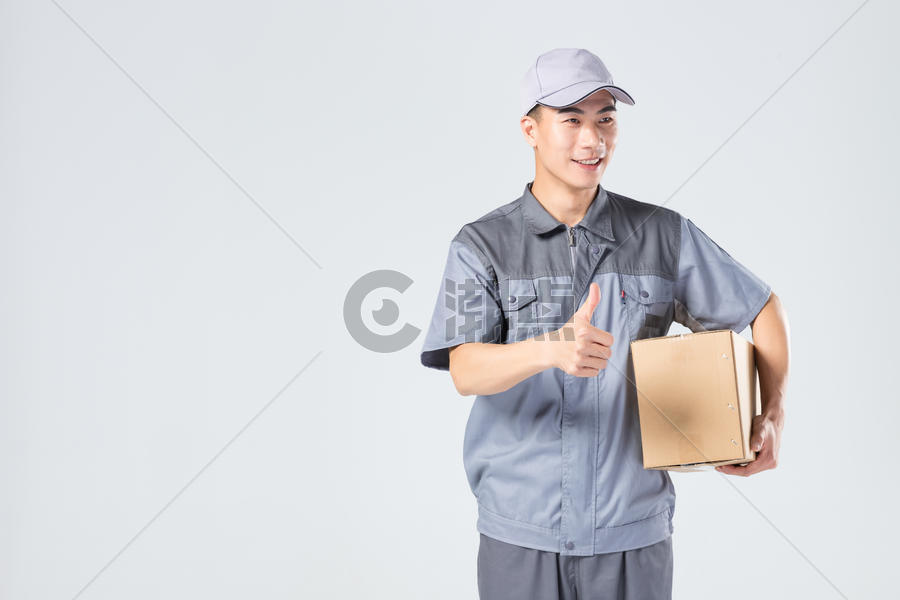 拿着快递箱的快递员摄影图6240*4160图片素材免费下载-编号796495-潮点视频