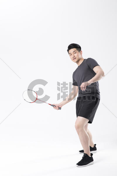 打羽毛球的运动男性图片素材免费下载