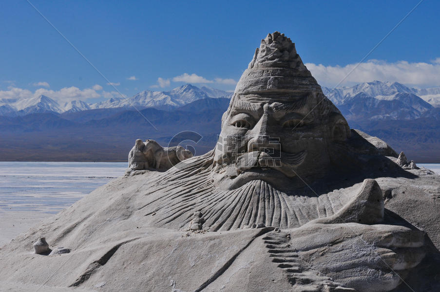 青藏高原上的茶卡盐湖盐雕塑图片素材免费下载