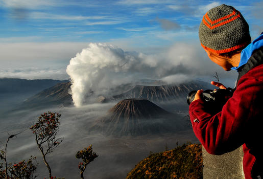 印尼东爪哇岛上的布罗莫活火山图片素材免费下载