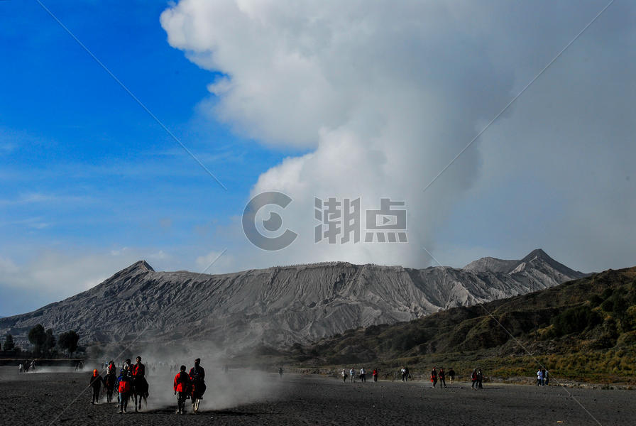 印尼东爪哇岛上的布罗莫活火山图片素材免费下载