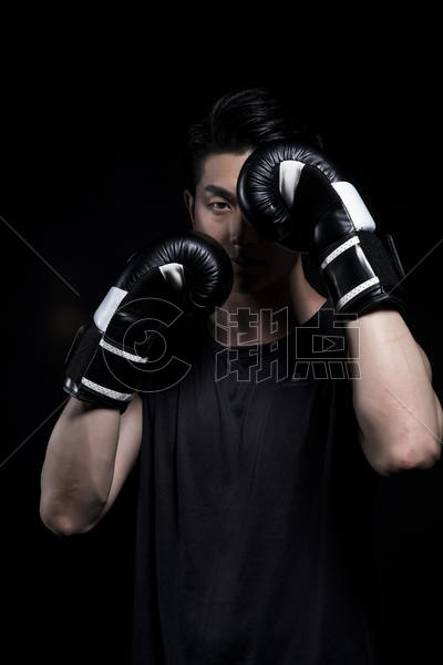打拳击的运动男性图片素材免费下载