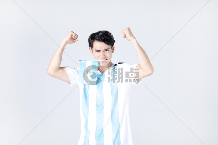 世界杯运动男性人像手拿国旗图片素材免费下载