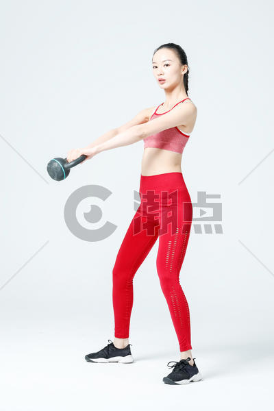 健身女性壶铃力量训练图片素材免费下载