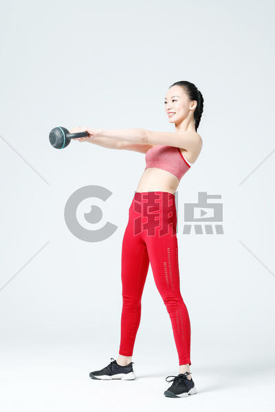 健身女性壶铃力量训练图片素材免费下载