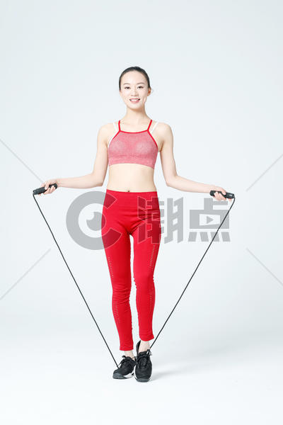 健身运动女性跳绳图片素材免费下载
