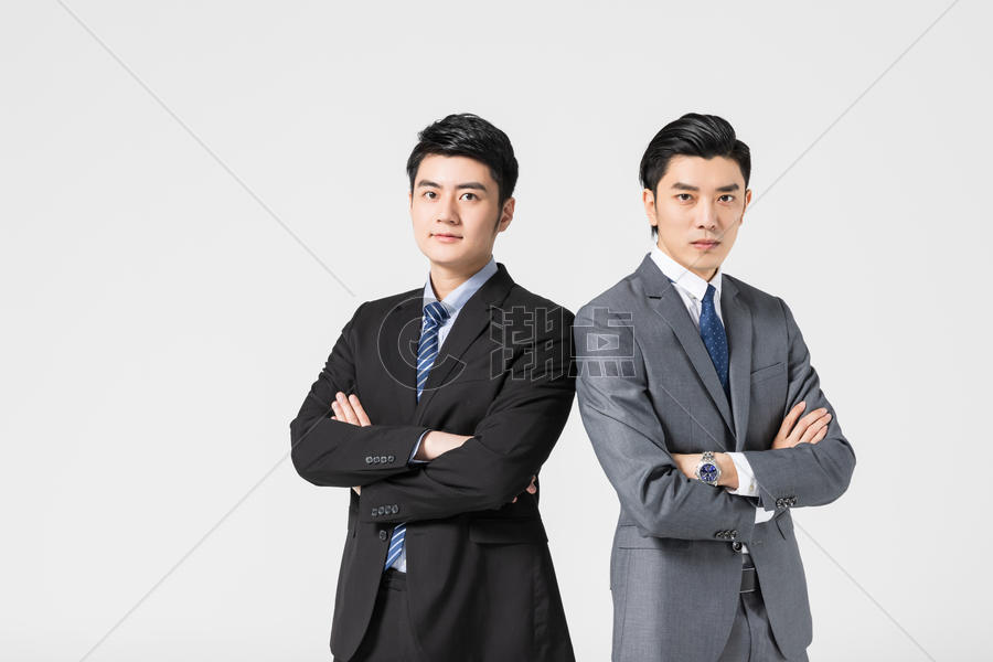 两个商务男性抱胸图片素材免费下载