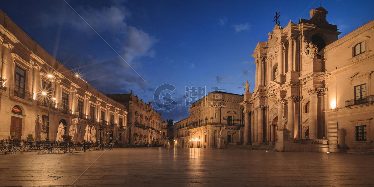 西西里岛古镇恢宏的大广场全景图图片素材免费下载