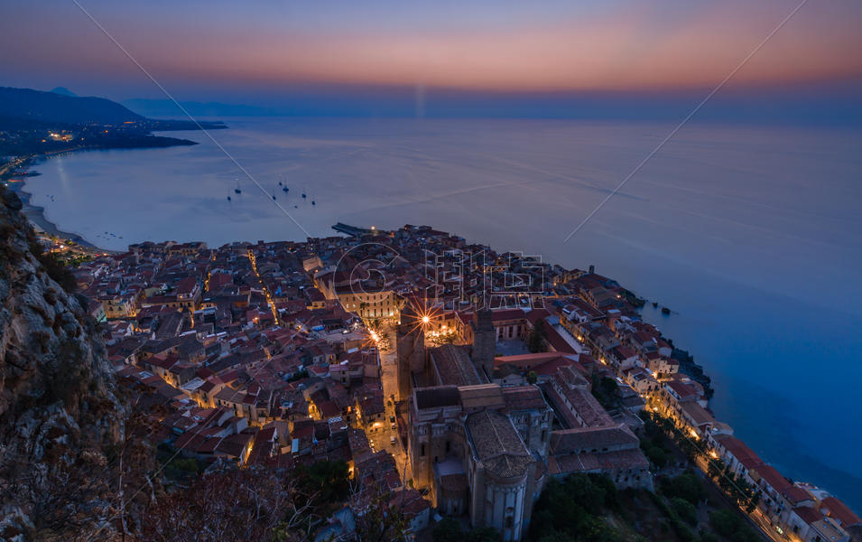 西西里岛地中海边古镇夜景图片素材免费下载