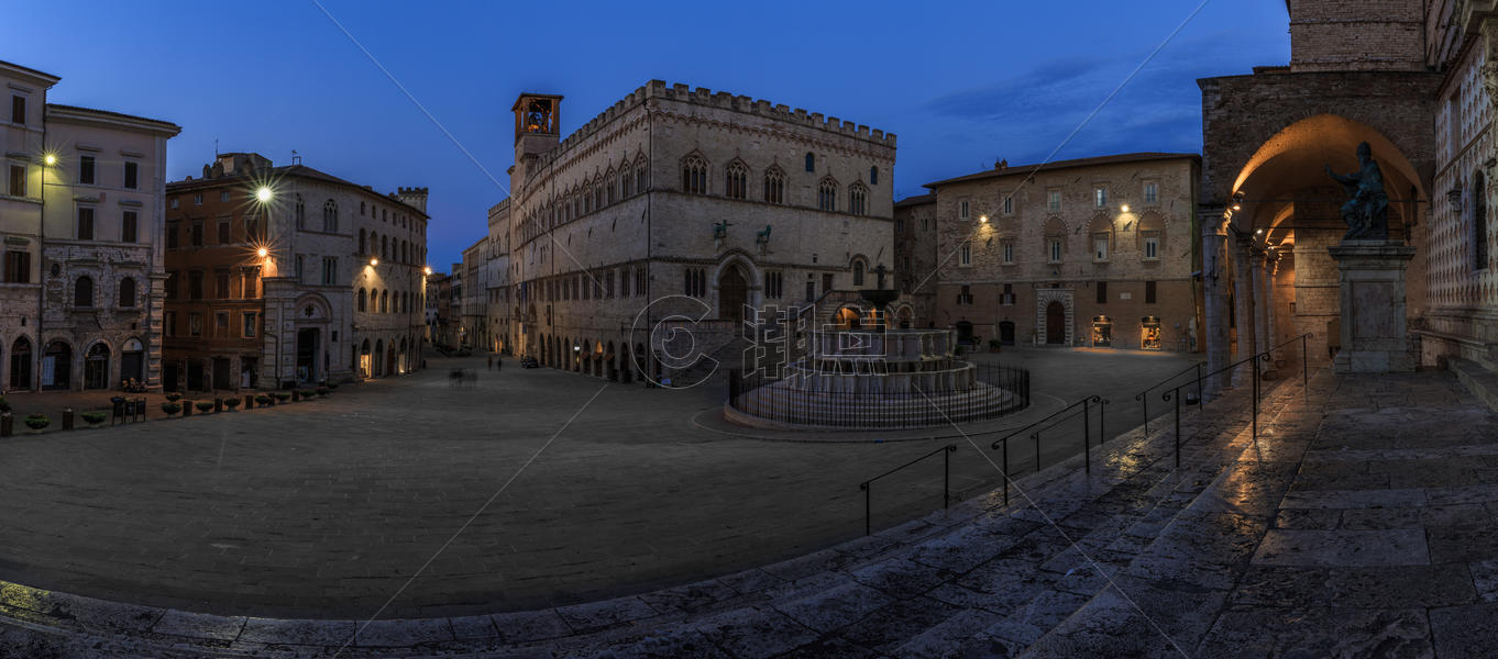 意大利古城佩鲁贾夜景全景图图片素材免费下载