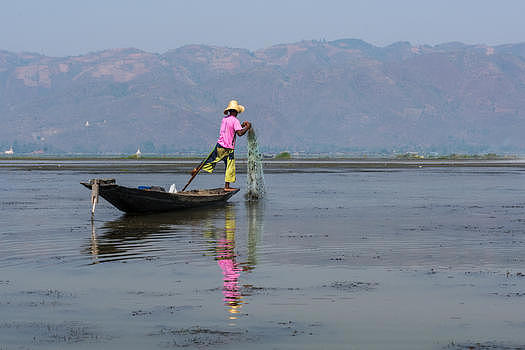 缅甸茵莱湖上的渔夫图片素材免费下载