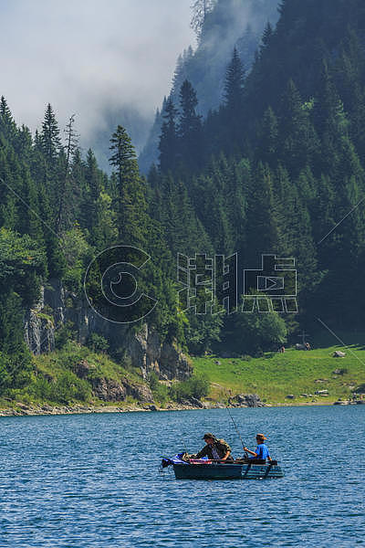 瑞士高山湖泊图片素材免费下载