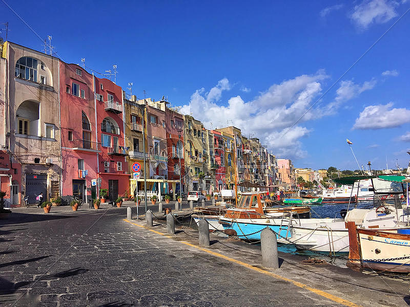地中海边五颜六色的房子图片素材免费下载
