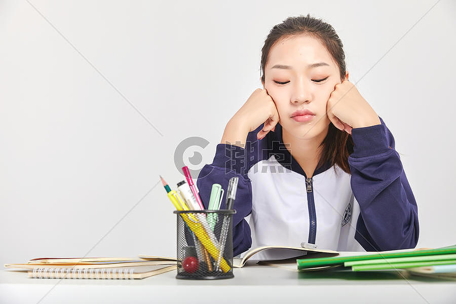女高中生烦恼困扰表情摄影图6570*4380图片素材免费下载-编号802243-潮点视频