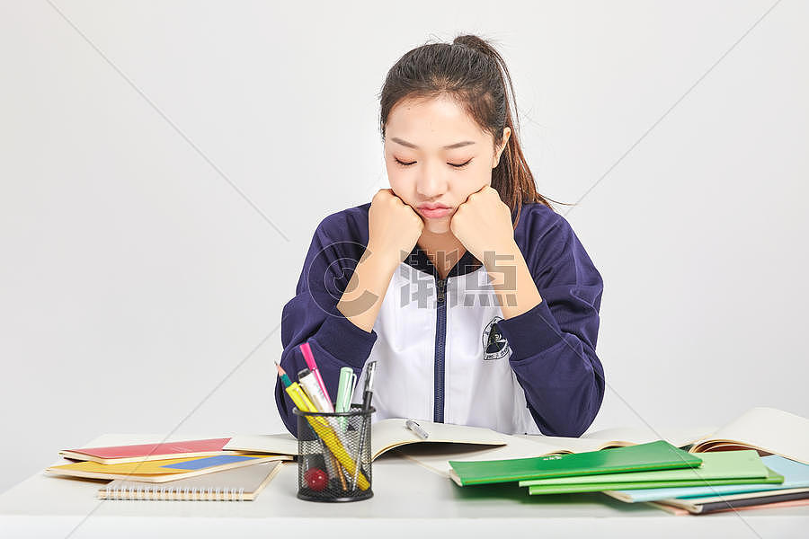 女高中生烦恼困扰表情摄影图5948*3965图片素材免费下载-编号802251-潮点视频