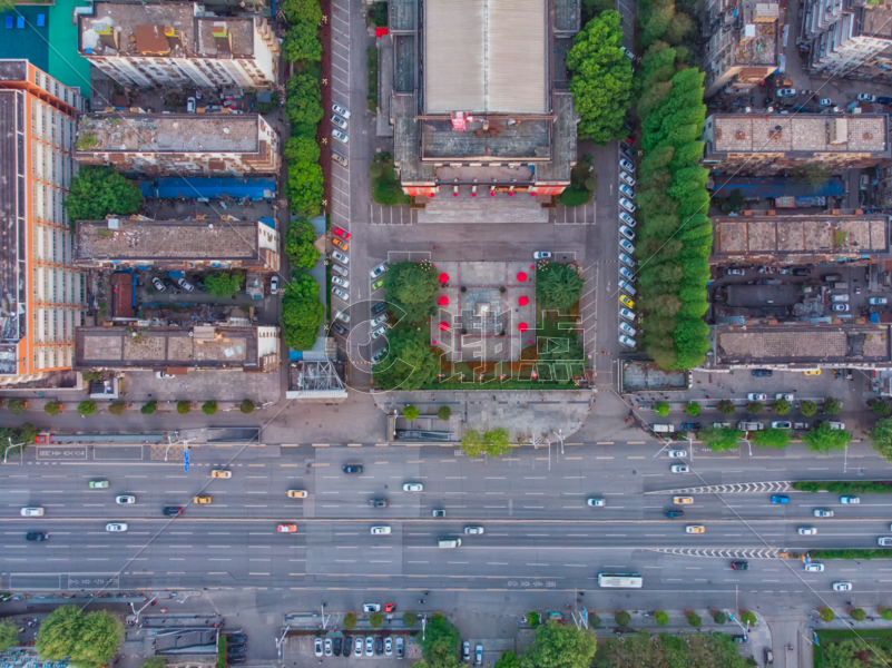 俯瞰城市车水马龙的道路图片素材免费下载