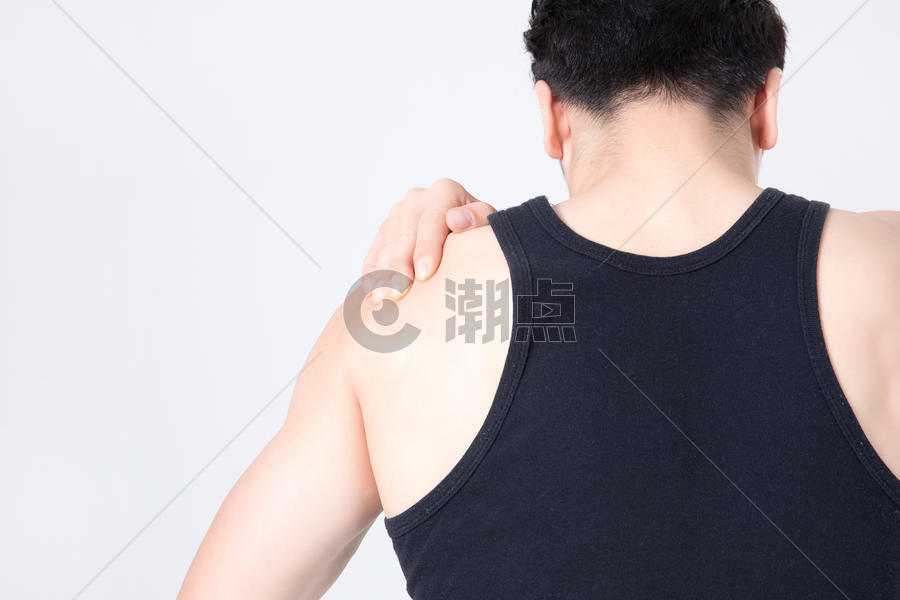 运动健身男性肩膀疼图片素材免费下载