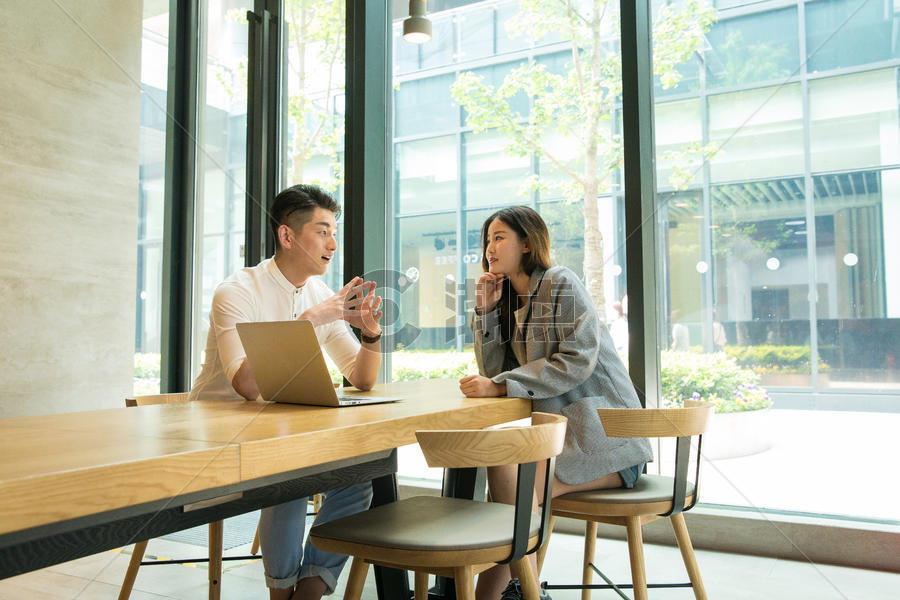 商务男女咖啡馆讨论摄影图6510*4340图片素材免费下载-编号803204-潮点视频