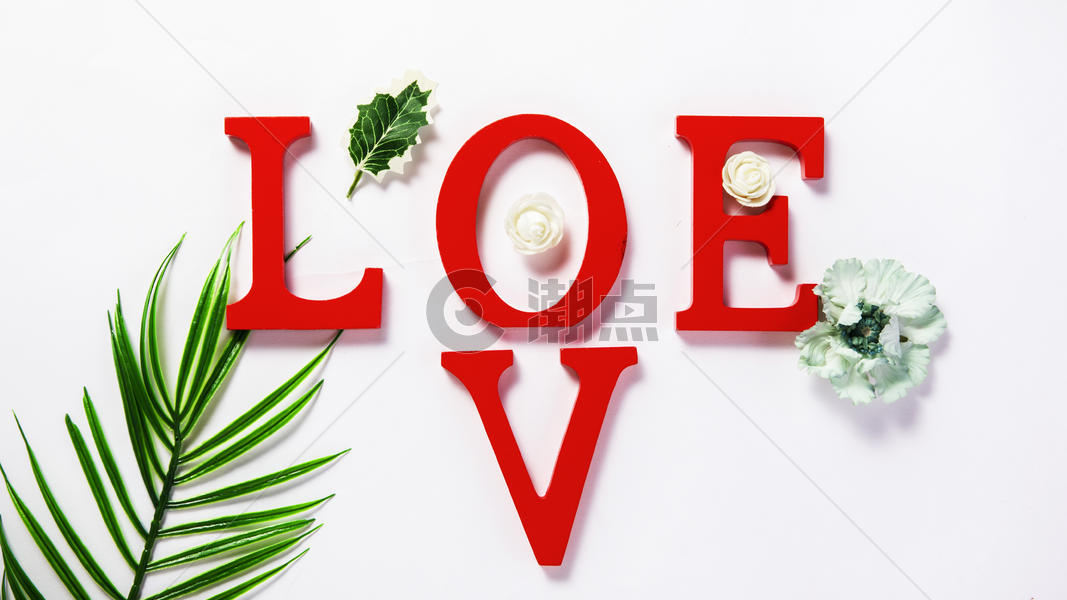 白色背景上的LOVE字母图片素材免费下载